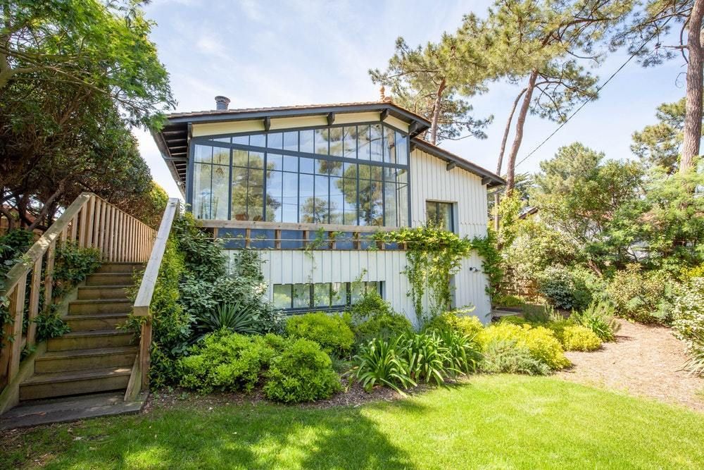 studiovisiolab's tweet photo. On partirait bien poser nos valises dans cette villa/ Cabane rénovée au Cap Ferret ... https://t.co/nDGrQ8Z3As #architecture #renovation #design https://t.co/Yq4bW86WIL