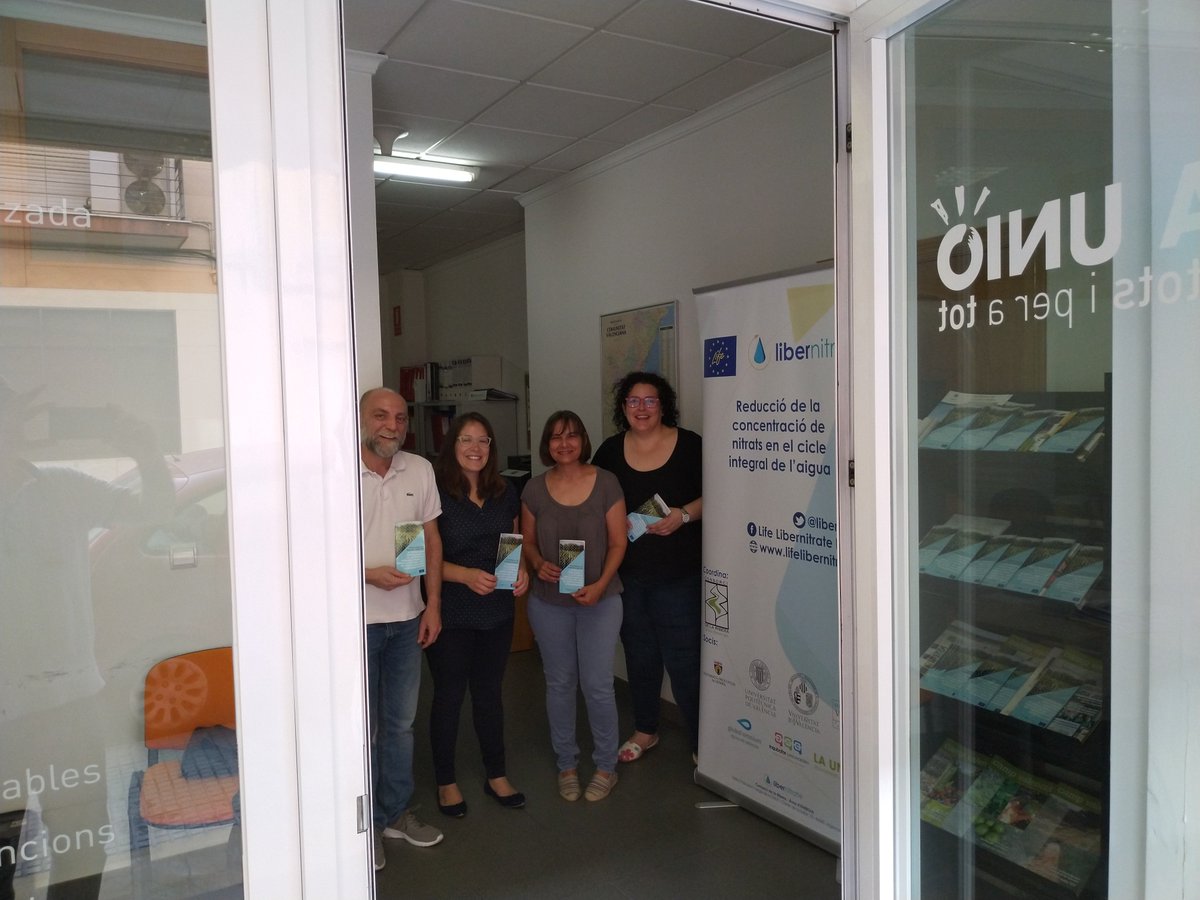 libernitrate's tweet photo. Recently, two information points in Elche and Carlet aiming at giving information and raising awareness on the nitrogen fertilizers issue, as the the environmental and agronomic results of the use of the slow release fertilizers in rice, kaki and citrus plots are shown. https://t.co/lWPNqek2Ty