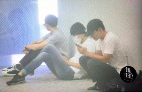 -150801 EXO'luxion in Chengdu, have the minimum interaction.-150816 At the Hongkong airport. #MGMAVOTE  #EXO  @weareoneEXO