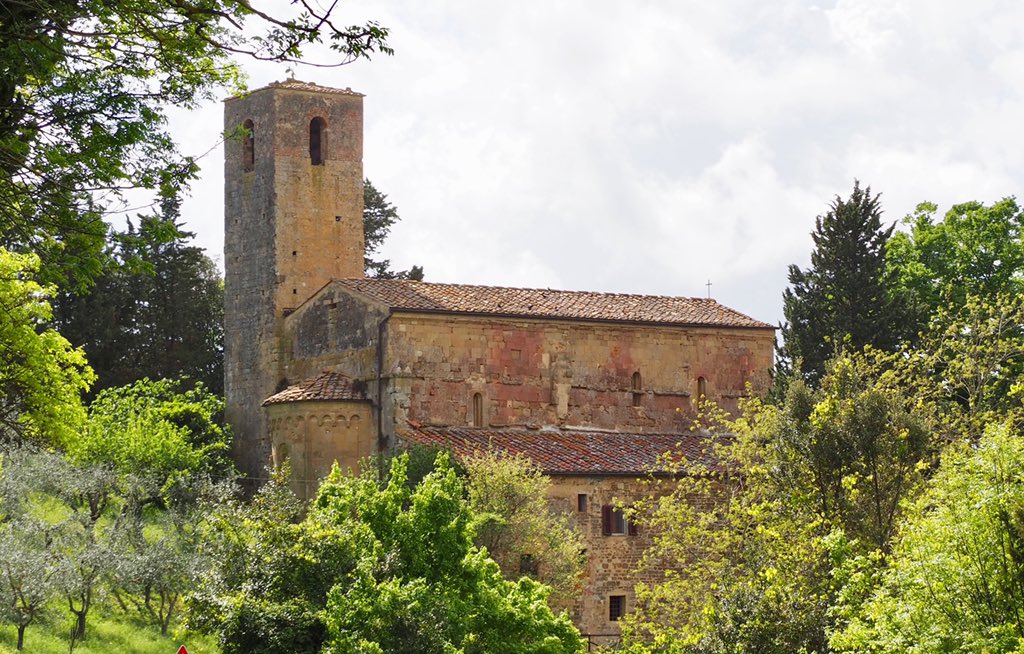 emilia_romanica's tweet photo. Canonica di San Pietro a #Cedda. The church is a gem in the agricultural / hilly area rising from Poggibonsi to Castellina in Chianti. The building, in perfect #Romanesque style, remains a notable landmark for lovers of architecture and medieval history. https://t.co/1u9ZbhkU6r