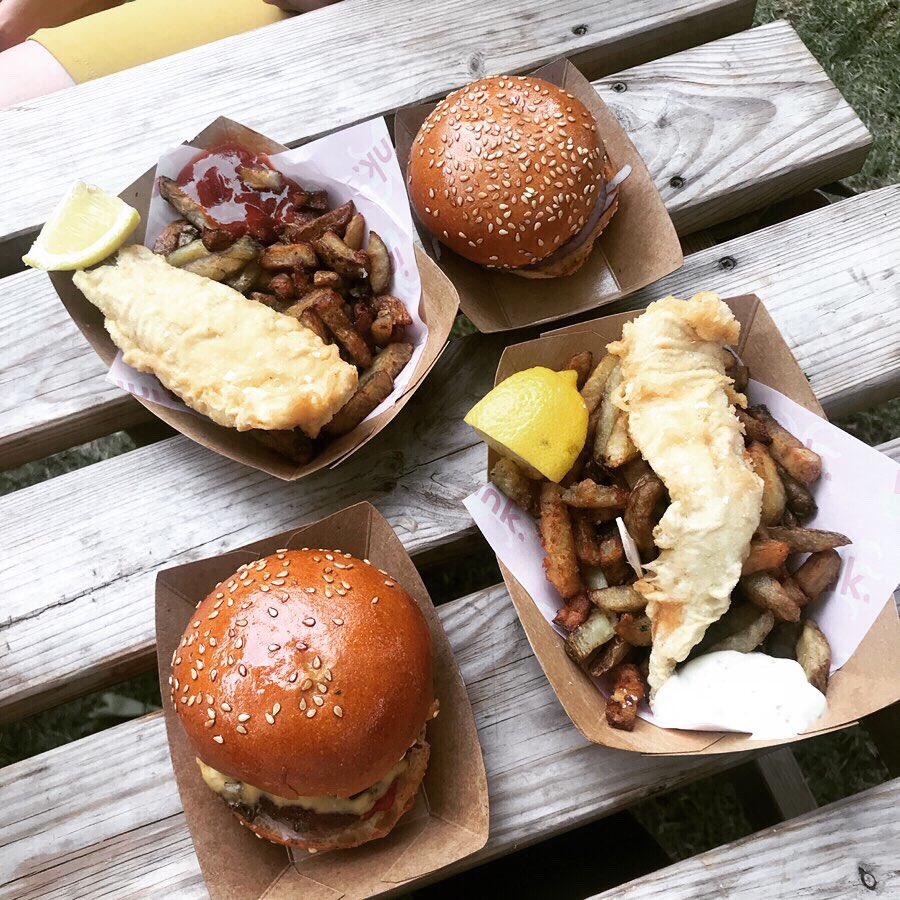 Shoreditch Gardens summer party, celebrating the launch of next year’s calendar! #SG2020 🌿✨🍔🥂 <a href="/This_is_KIN/">KIN London</a> 
@kerbfood 
<a href="/Fullcircle_team/">FullCircle Entertainment</a> #summerparty