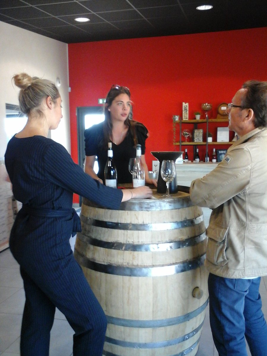 Un journaliste du magazine "le Monde du Camping car" accueilli en lien avec @Vendeetourisme hier sur les #sablesdolonne destination : rencontre au <a href="/DomSaintNicolas/">DomaineSaintNicolas</a>, sortie "nature" avec Josiane de l'ADEV, visite du quartier de la Chaume  <a href="/LSOAgglo/">LES SABLES AGGLO</a> @EnPays2laLoire #biodynamie