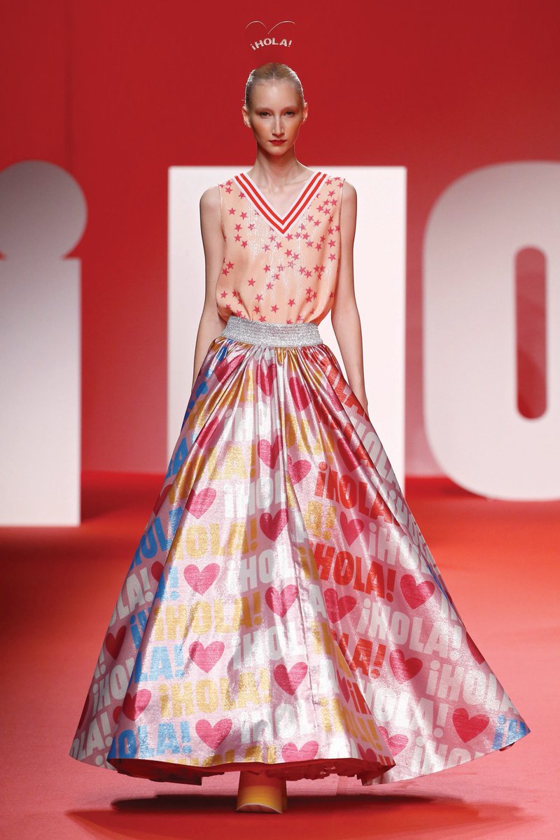 TFR_MODA's tweet photo. Agatha Ruiz de la Prada
SS20 una increíble colección que refleja en su estado puro alegría ,color,amor,sentimiento y vida.
#moda #diseñadores #ropa https://t.co/No3WNwukZ6