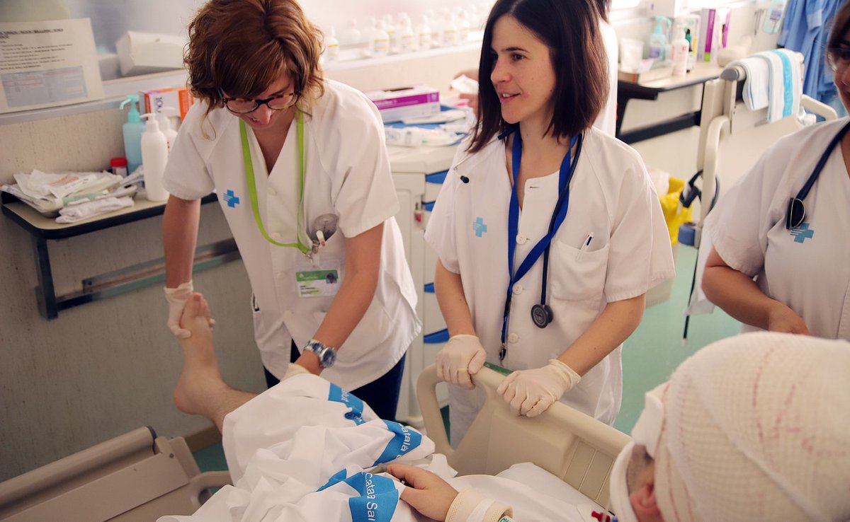 icscat's tweet photo. 📢 Recordeu les paraules de la nostra #ICSfluencers @esthermormarco? "Per mi és molt important procurar que l'estada del pacient sigui el menys traumàtica possible, si el pacient vol veure el mar, se'l porta!" Recupera la seva setmana amb #ICSfluencers o #S9EM! @hgermanstrias https://t.co/9C1kLkUBWG