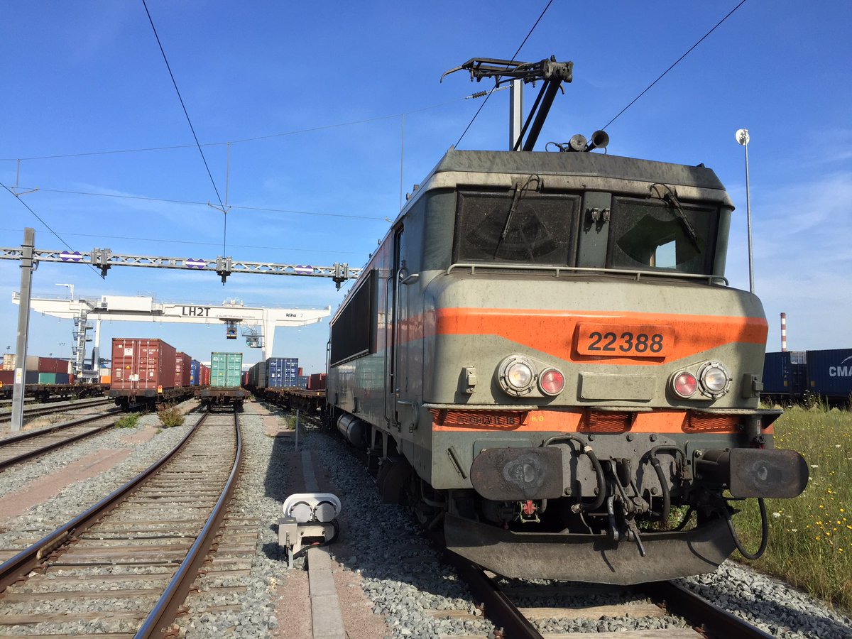 cargo_fr's tweet photo. Nouvelle journée en BB22200. Le Havre - Les Aubrais pour moi avec ce train 50276 LH HDE. #NavilandCargo #SNCFLogistics #RailFreightForward #Masteris https://t.co/rvWjohSkfT