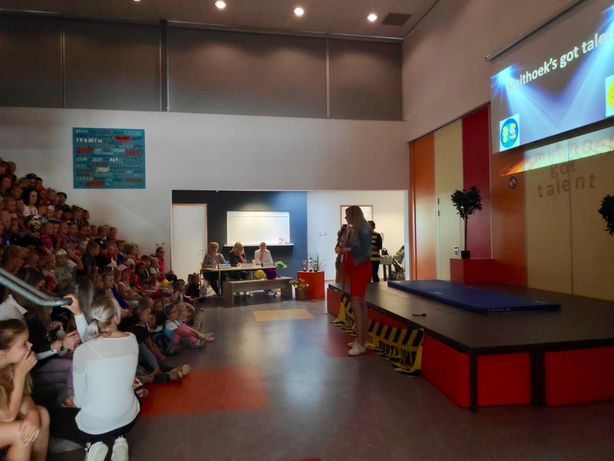 Kinderen van <a href="/DeSmithoek/">De-Smithoek</a> halen met lege flessen 559,50 euro op voor #greenpeace
Trots op deze ondernemende toppers! #duurzaamdoen #onderwijs