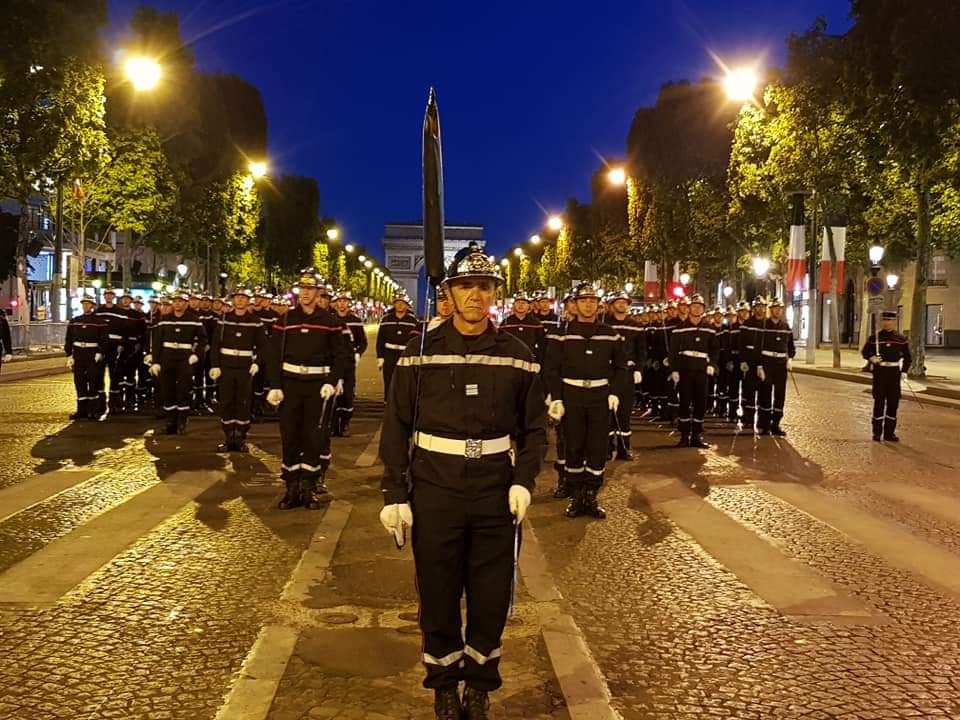 JudicaelMougin's tweet photo. Entraînement matinal sur la plus belle avenue du monde. #filt96 #filt97 #filt98 #fisssm #esd #sdis01 https://t.co/OudJ7rcZDN