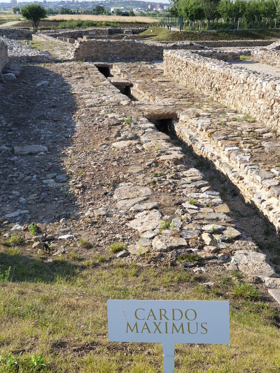 ibrahim_hoxha's tweet photo. #Kosovo🇽🇰:

ARCHAEOLOGISTS DISCOVERY OF MUNICIPIUM ULPIANA 
LOCATED 12 km s/e from PRISHTINA
1st CENTURY AD DARDANIA 
AFTER ROMAN OCCUPATION OF DARDANIA 
CITY WAS FOUND &amp; URBANIZED BY ROMAN EMPEROR Marcus Ulpius Traianus
IT REACHED ITS HIGHEST DEVELOPMENT B.3rd and 4th cent. AD https://t.co/niryb4ki7T