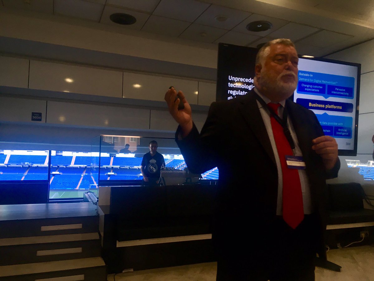 gd_lorena's tweet photo. Hoy desde el Estado Santiago Bernabéu, Alfred Escala @IBM_ES abre la sesión sobre Modernización de aplicaciones Cloud y nos presenta la revolución cognitiva #IBM #EmpresaCognitiva https://t.co/DuWODKOVtt
