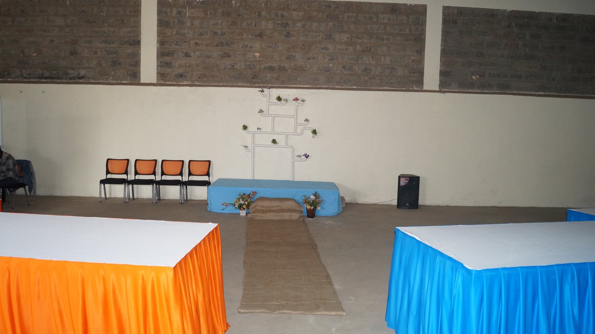 tridentplumber's tweet photo. What do you think of our modified 'red carpet' made of sack cloth that we used for our recent newsletter launch?😃

Creative or Not Creative?🤔🤔🤔

#QualityIsOurPriority #Dustbin2022 #JeffAndHamoOnHot #MbeleNaBiz #Brekko #DealsForKenyans #corporateevents https://t.co/ojYyEznpWy