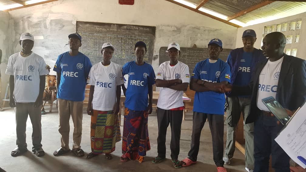 OIM_RCA's tweet photo. Le projet de réintégration des ex-combattants #PREC s’étend ! @ONUmigration appuie les communautés en mettant en place deux comités locaux dans deux localités de la sous-prefecture de #Bamingui
Financement : @Banquemondiale à travers @uepnddrrcaf
#CARcrisis #CARhope https://t.co/e2dImfpHZc