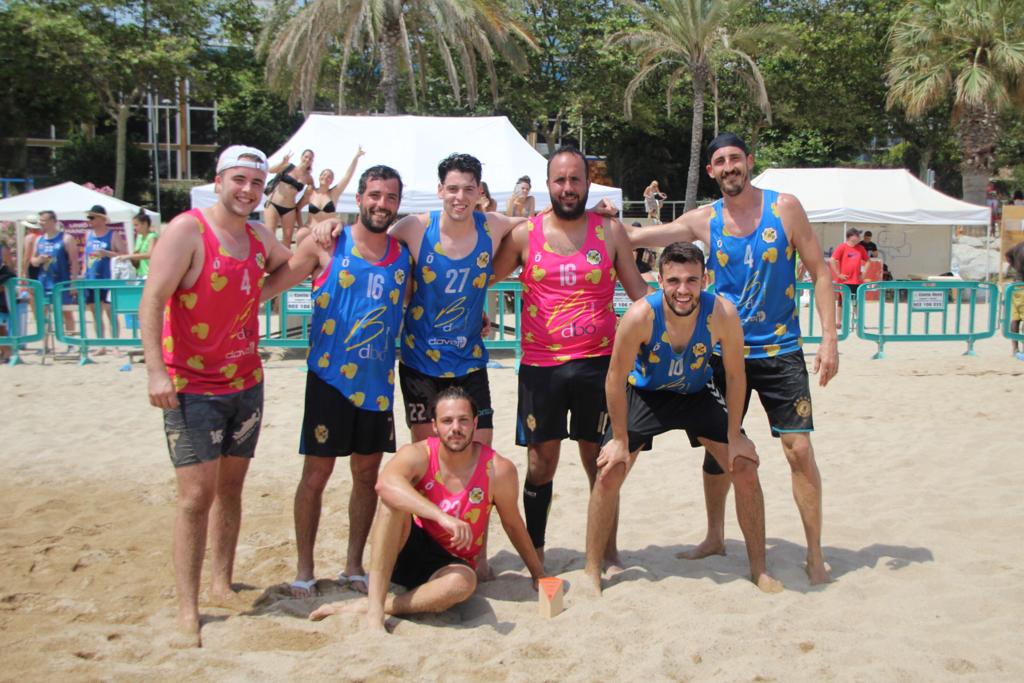 Resultats sènior Masculí:
1 <a href="/BeacHandbolRoca/">BHR</a> 
2 <a href="/ARHSLaRoca/">ARHS La Roca</a> Akelarre
3 <a href="/BHComandoUno/">BH Comando UNO Castelldefels</a> 
4 <a href="/hpgranollers/">Handbol Platja Granollers</a> 
5 <a href="/bh_barcelona/">Beach Handball Barcelona</a> P
6 <a href="/bh_barcelona/">Beach Handball Barcelona</a> B
7 Principotes
8 <a href="/HPalbinegros/">Albinegros</a> 
9 Red Devils
10 RDD
11 LaBanda
12 <a href="/CHPCalella/">CHPCalella</a> 
13 Dubai Team
14 <a href="/HPCanovelles/">HP Canovelles</a> Slim
15 HP Faba
16 HPCanovelles