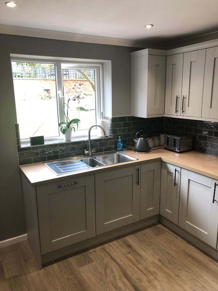 Cpsadam1Connect's tweet photo. Another @Masterclasskitc Wimbourne Light and Dust Grey amazing transformation!! #stasaph #connect #amazingkitchen #makingdreamscometrue @Masterclass_AW @Masterclass_ST https://t.co/SsehTyyOTx