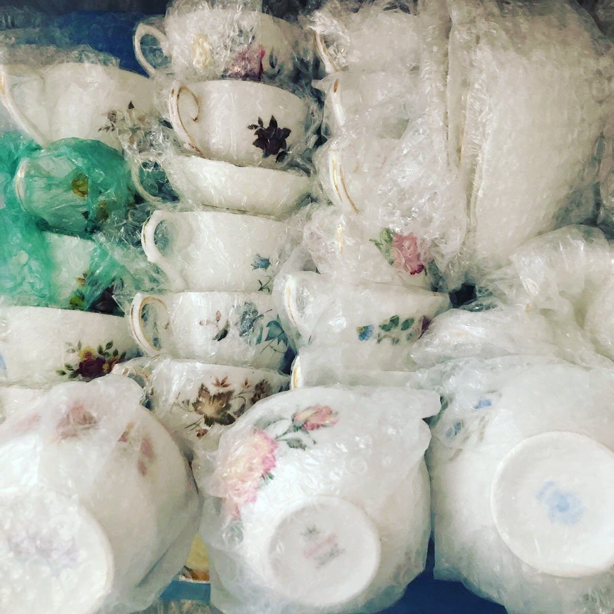 BigVintageTPot's tweet photo. We’re trying to find different packaging for our crockery. So far we’ve used bubble wrap as it’s great at protecting the fragile vintage china but it’s not great for the environment! Can anyone recommend effective packaging that’s more environmentally friendly? #plasticfree https://t.co/EsfJiOYeCp