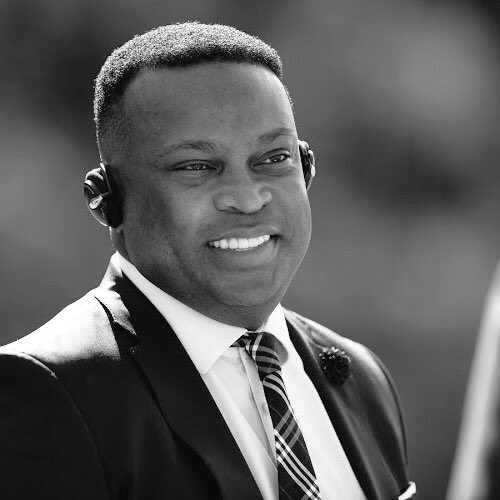 BeritaAfroSoul's tweet photo. Can a I get an appreciation RT for these two men. These two men have contributed to the careers of many through their gift of broadcasting. I have had the noble privilege of being interviewed by both @DJFreshSA @robertmarawa numerous times
where ever you go we follow 🙏🏾✨ ❤️ https://t.co/5B22grbNKx