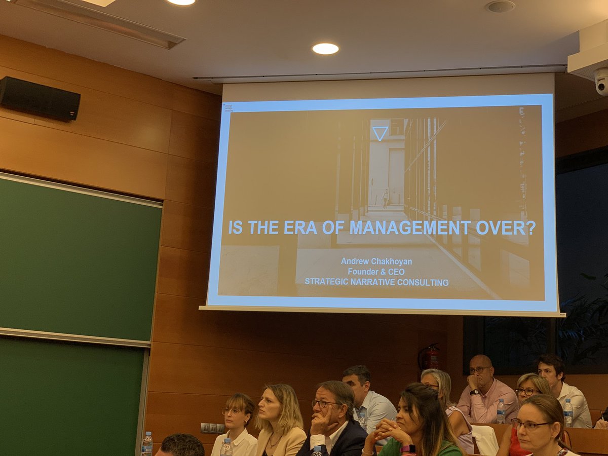 Santiago_Sanz_L's tweet photo. Andrew Chakhoyan nos habla de #VUCA i de la era del #MANAGEMENT CC @ManuelDR_ https://t.co/FymPUEHyGY