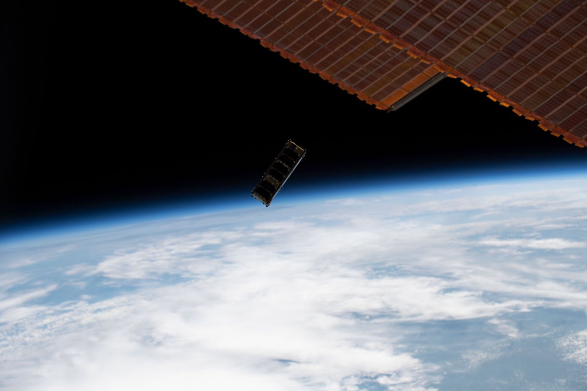 ISAE_officiel's tweet photo. Retour sur le déploiement d'EntrySat depuis la Station Spatiale Internationale (ISS) du 3 juillet à 16h25 UTC (18h25 heure locale) ! 🛰 @GoEntrySat #GoEntrySat #cubesat ➡️ https://t.co/pTNjUEIU61 
© NASA https://t.co/zgNu94JgqE