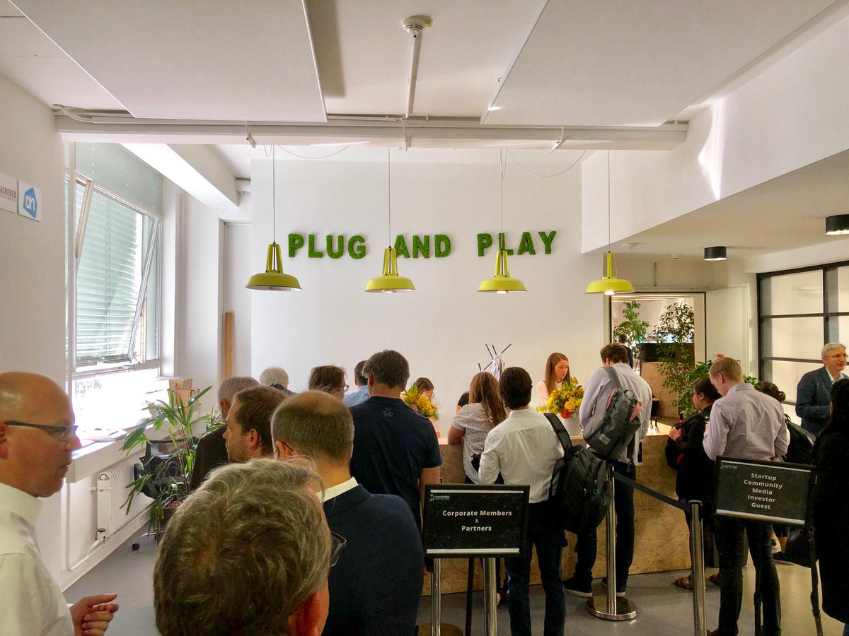 InsurTechMunich's tweet photo. 🚀 Early birds kicking off #W1Forward #DemoDay. We‘re about to welcome our InsurTech Hub Munich partners for a day full of talks, pitches and networking. Great to have you on board! It‘s all about the ecosystem! 😎 https://t.co/ux6x90heNm