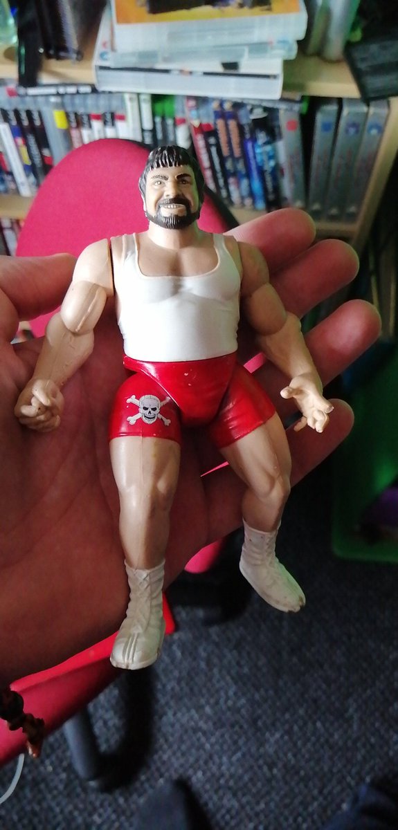 Hey @ZackRyder I found this figure made by Jakks (c) 1998 and has the titan sports stamp too, any idea who it is?! #wrestlingcollector #toycollector #wwe #AEW