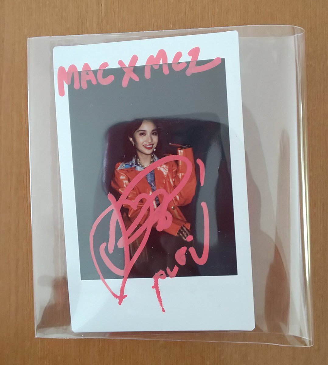 MCZKKarankoe's tweet photo. 人生初サインが夏菜子ちゃんだなんて、なんて素晴らしいんだろう(*ˊᗜˋ)♥.。.:*♡
12日は夏菜子ちゃんのお誕生日なのに、逆に私がプレゼント🎁をもらってしまったよ。
#MACXMCZ
#百田夏菜子
#ももいろクローバーZ
#家宝 https://t.co/XHQWNraHqH
