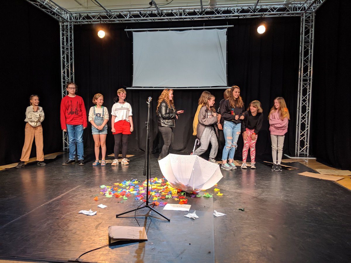 RachelGenn's tweet photo. @ForcedEnts #artbreakers SELFIE performance: how you can move audience to laughter/tears in under 3 mins. Brill. https://t.co/xSA9rsKZOw