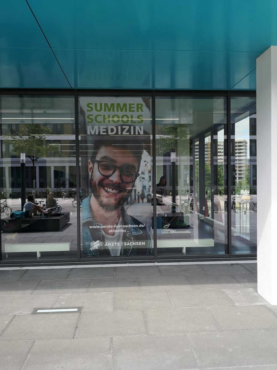 Sommerschool Medizin: Wir hängen jetzt rum... zum Beispiel am MTZ in Dresden und der Medizinermensa in Leipzig.  Achso: wer es nicht ganz erkennt - die Seite auf die unsere Summerschool-Banner hinweisen lautet: aerzte-fuer-sachsen.de/aktuelles
