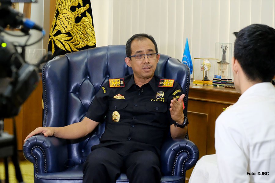 #InfoKeu
Halo #temankeu, Pemerintah Indonesia menyadari adanya pencemaran lingkungan, tidak terkecuali. Maka dari itu <a href="/BeacukaiRI/">#BeaCukaiMakinBaik</a>, tengah meramu RUU Cukai Plastik yg menargetkan kantong plastik.

Apa alasannya ? Simak penjelasan Dirjen <a href="/BeacukaiRI/">#BeaCukaiMakinBaik</a> pada kultwit berikut.