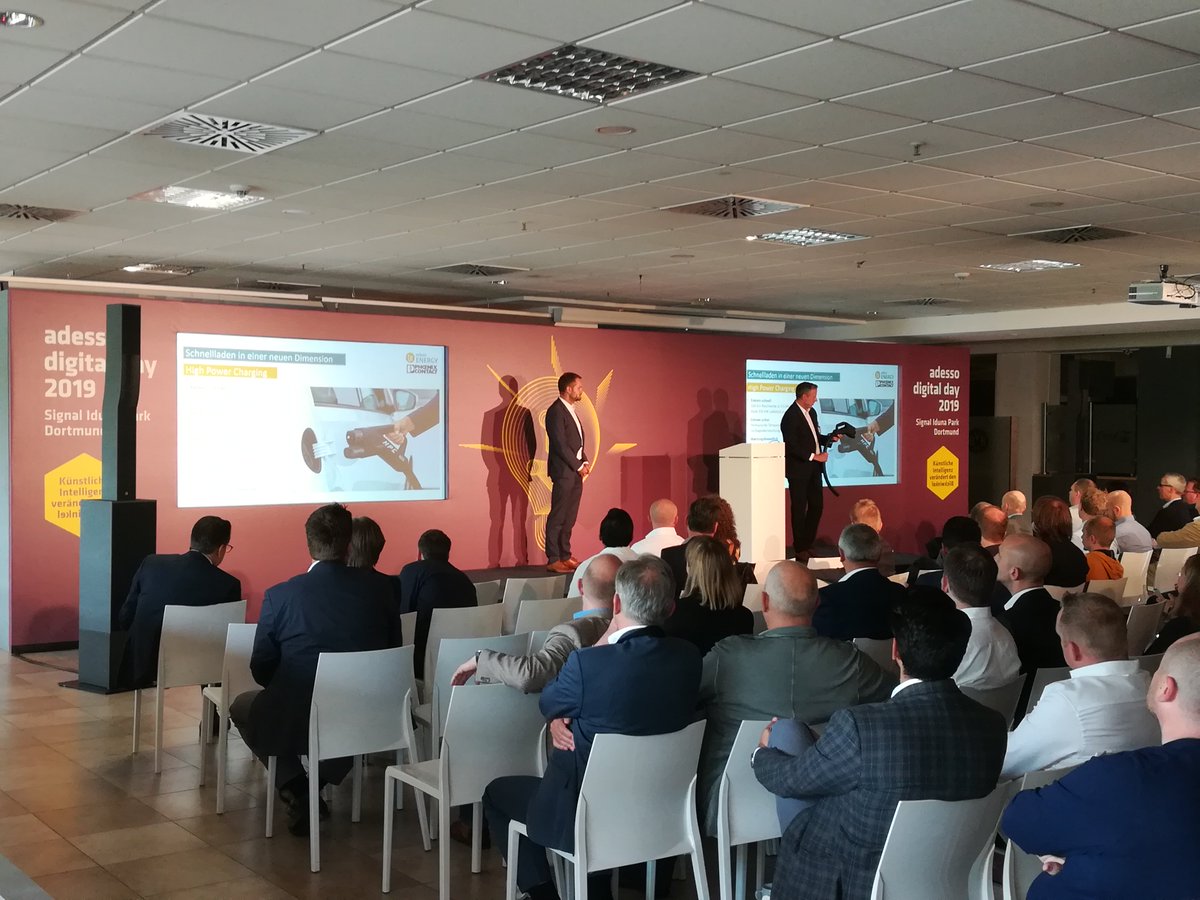 "#KI hilft beim Umbau des Energiesystems für die #Elektromobilität.", sagen Paul Dittrich von <a href="/ue_Berlin/">urban energy</a> und Joachim Lücker von @PhoenixContactV 👉 auf dem #adessodigitalday. @adessoAG