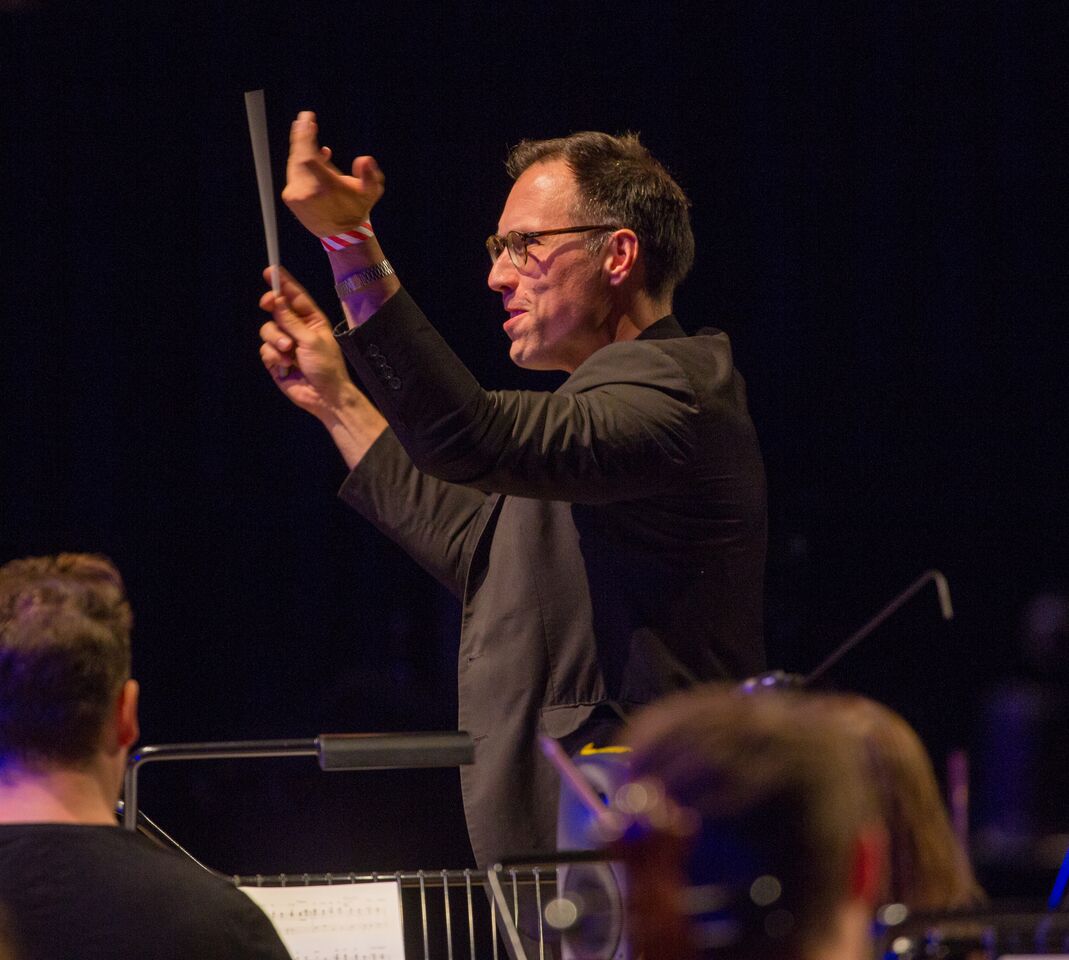 BeyondWordsUK's tweet image. Beyond Words #HitTheRightNote Show. An orchestra of local young people accompanying 1000 local children's voices alongside some top class celebrities. 
SUPPORT OUR YOUNG TALENT - BOOK YOUR TICKETS
 bit.ly/2QEb068 or contact the Motorpoint Arena Cardiff on 02920 22 44 88