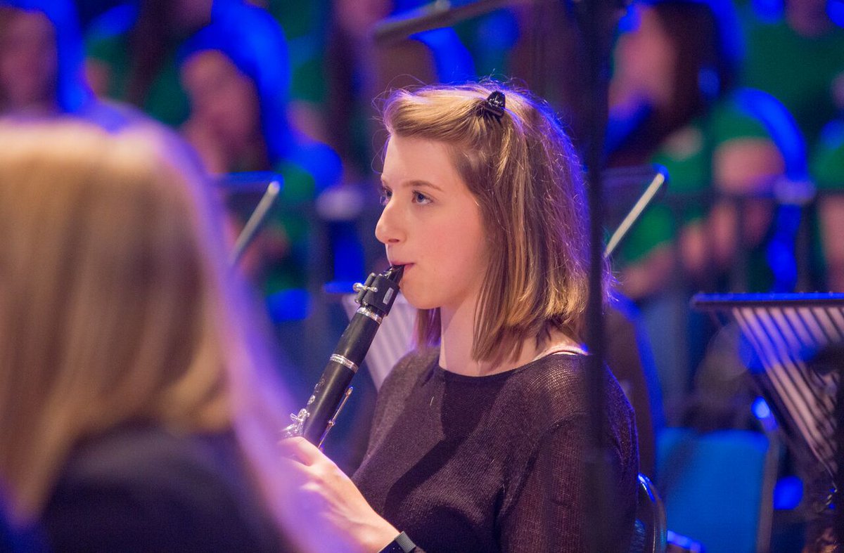 BeyondWordsUK's tweet image. Beyond Words #HitTheRightNote Show. An orchestra of local young people accompanying 1000 local children's voices alongside some top class celebrities. 
SUPPORT OUR YOUNG TALENT - BOOK YOUR TICKETS
 bit.ly/2QEb068 or contact the Motorpoint Arena Cardiff on 02920 22 44 88