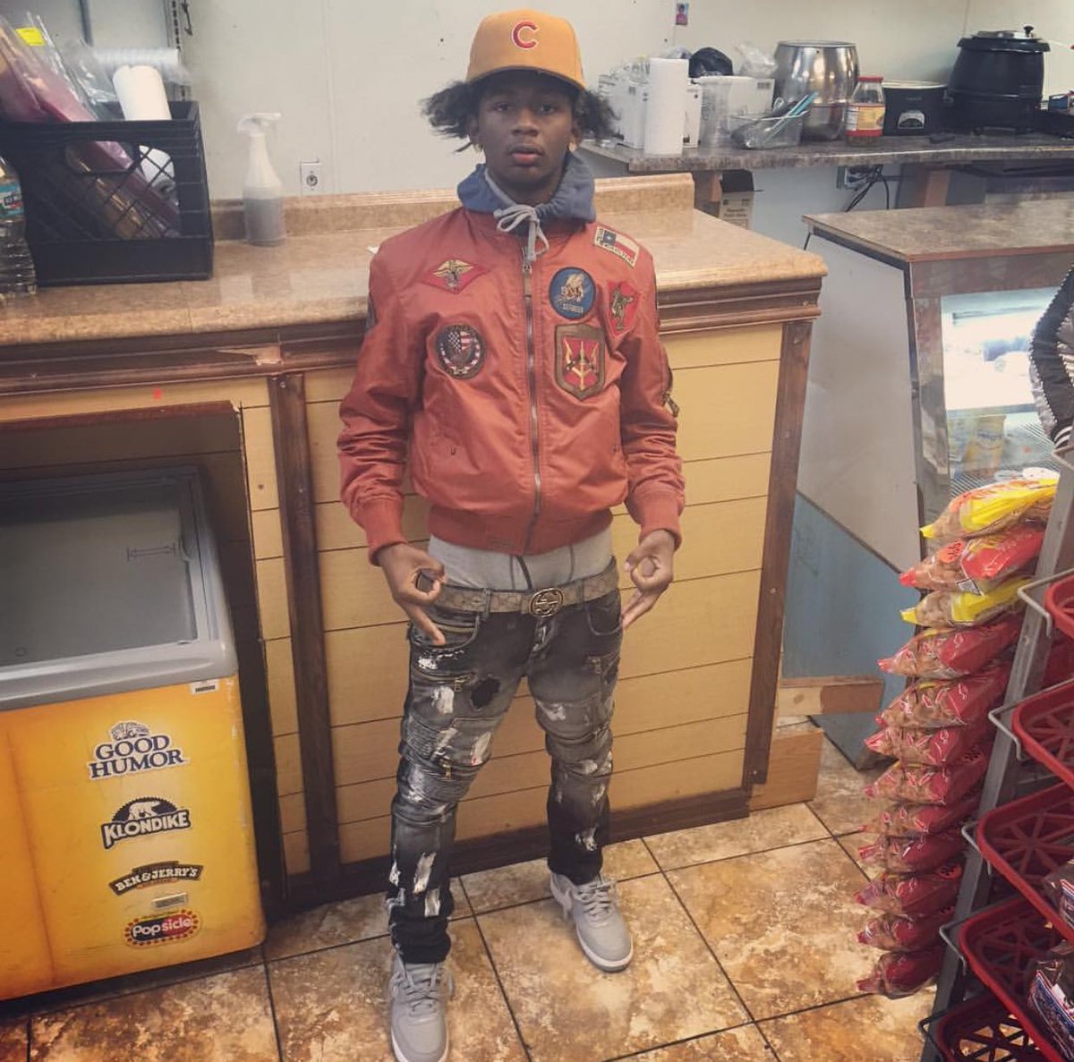 Har30lemLohC's tweet photo. Long live my big brudda 💔🆑. Forever rocking yo name on my chest till I’m 6ft under 🙏🏾. Body snatchers for life love you and happy Big 20 🎂🕊. #Cmoney🌎 #longlivecorey https://t.co/bWqTcp4PCV