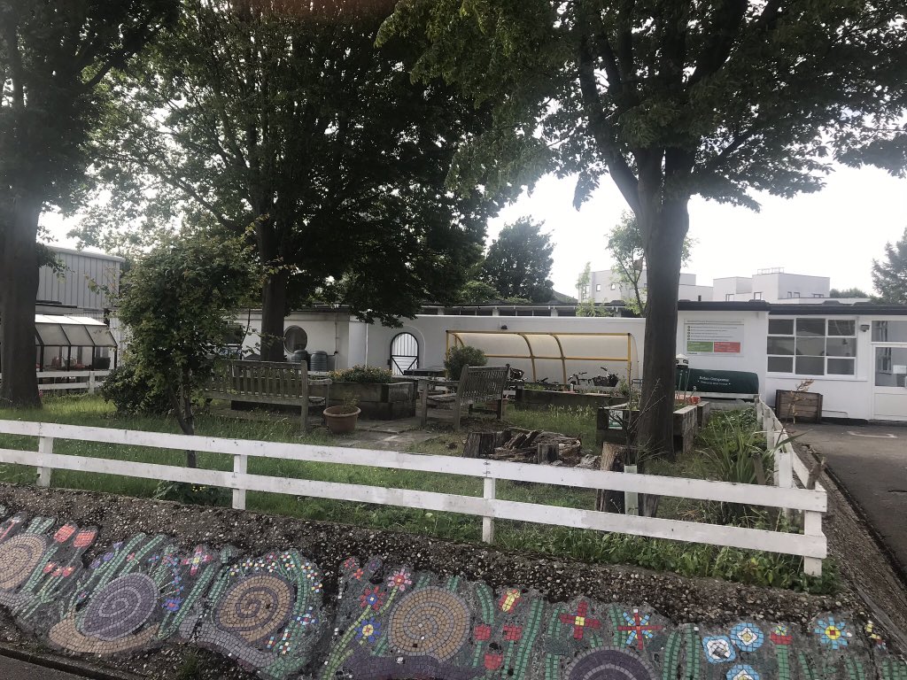 benthal70's tweet image. ‘there were few parks of places to play in the area.’ Hence the school’s many little garden like areas, and huge split-level playground.