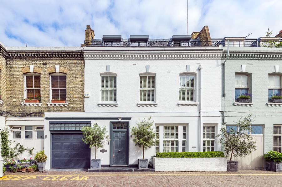Zoopla's tweet photo. Moving house can be an extremely stressful event. To help make moving a calm and organised process take a look at our moving expert's top tips. https://t.co/1d5mDKacnB    #moving #homes https://t.co/3YhjjKOLzi