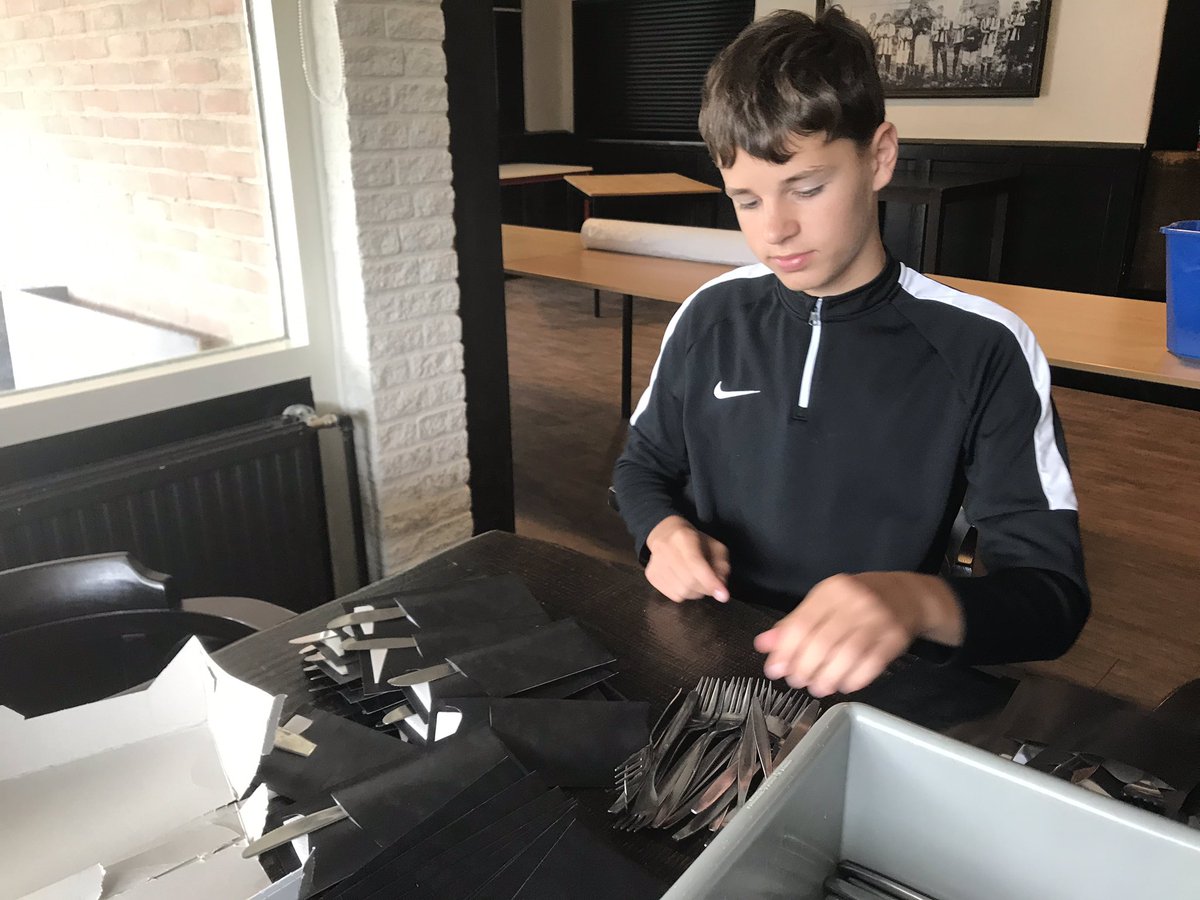 MSCMeppel's tweet image. Aantal Havo en vwo-leerlingen scholengemeenschap Stad &amp;amp; Esch doen lopen hun maatschappelijke stage bij hun eigen voetbalvereniging. Ze maken zich geweldig nuttig en helpen de andere vrijwilligers mee met de voorbereidingen op de @drentsefiets @stadenesch