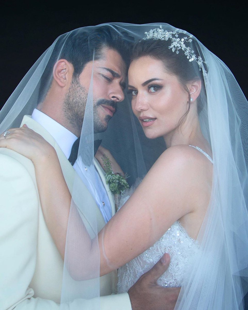 Ufb91499355's tweet photo. Fahriye Evcen❤ Burak Özçivit @MugeVeGulsen #2sayfaofficial #FahriyeEvcen #BurakÖzçivit https://t.co/LNeWveGwRb