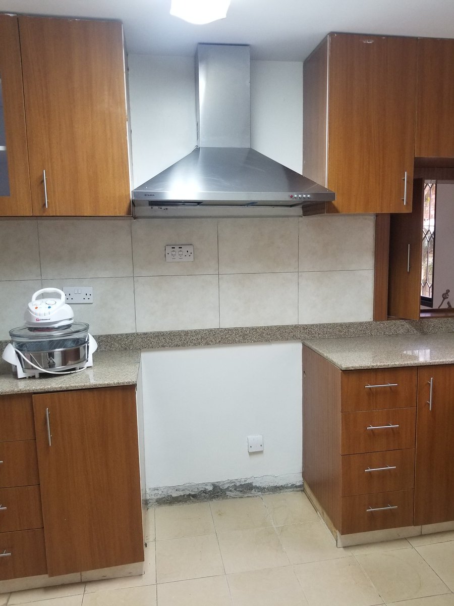 MareteEsther's tweet photo. QUICK RETURN ON INVESTMENT AND GOOD FOR AN END USER.
3bedroom house at Nyayo Estate Embakasi available at 9M negotiable. Rental income (35,000 to 45,000) Contact: 0725316223
#WednesdayMotivation 
#TotalAFCON2019 
#wednesdaythoughts 
#MUFC https://t.co/Xx2cULVyYs