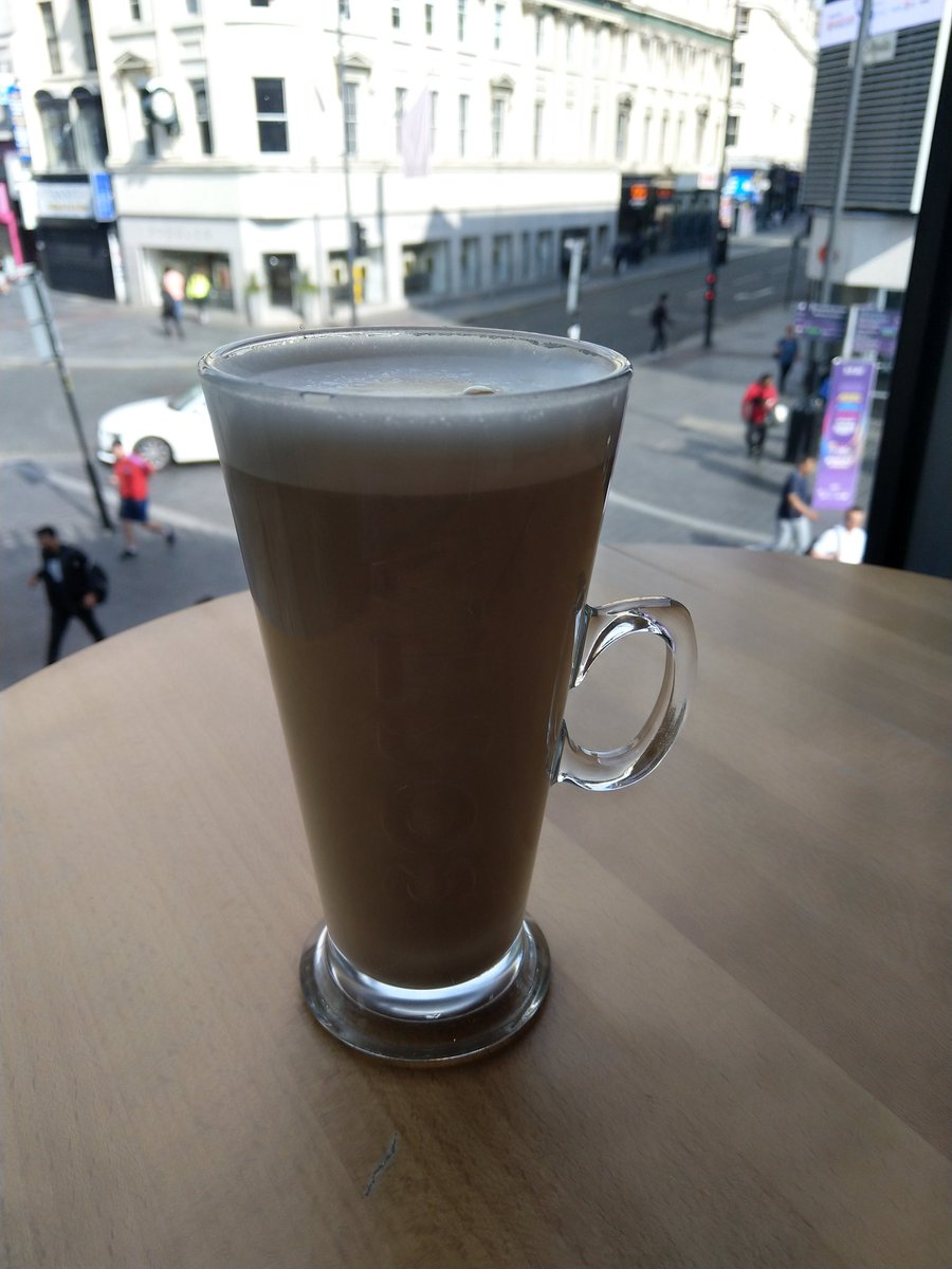 wendymurphymufc's tweet photo. Good morning fabulous friends 🙋🏻♀️ what a morning so far alarm didn't go off so was a rush but kids in school on time🕘 and I am now having a much needed coffee before I start holiday shopping 🏃🤸🛍️ enjoy your day and beeeeeee happy 🥰 #needcoffee #amiawake https://t.co/eCZKWPX8Qf