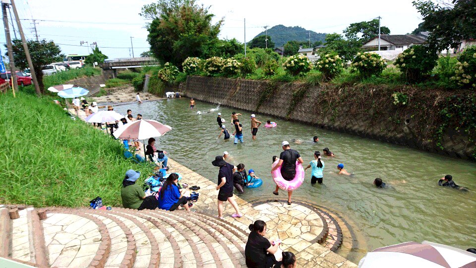 宮崎市広報 宮崎市内海の 野島河川プール が今週末からオープン 緩やかな川の流れを感じたり ダクマエビやサワガニを捕まえたり 自然のプールならではの楽しみ方がたくさん さらに 頭上の鉄橋を駆け抜ける電車は迫力満点です 期間 7月13日 土