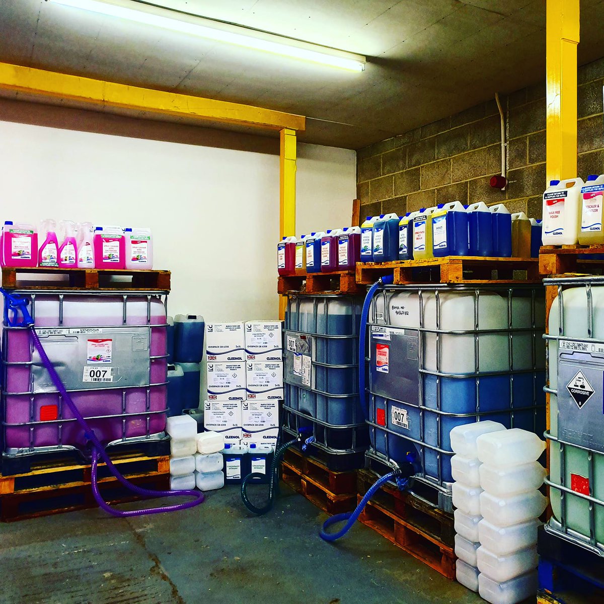 AJSupplies's tweet photo. Come down &amp; fill up your bottles. Now @ ajsupplies we are joining the war against plastic with our new 1000 liters ibc containers full of cleaning chemicals.#reuseplastic #reusereducerecycle♻️ #cleaningchemicals #waragainstplastic #plasticpolution #saveonplastic #savetheplanet https://t.co/1n26TID0U5