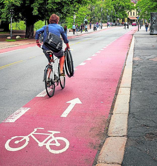 "Una de cada tres bicicletas que se vende en Europa sale de una tienda española". Como diría Laura Vergara, coordinadora de <a href="/ConBici/">Coordinadora ConBici</a>, la #bicicleta ha llegado para quedarse.  bit.ly/2S3TEjI