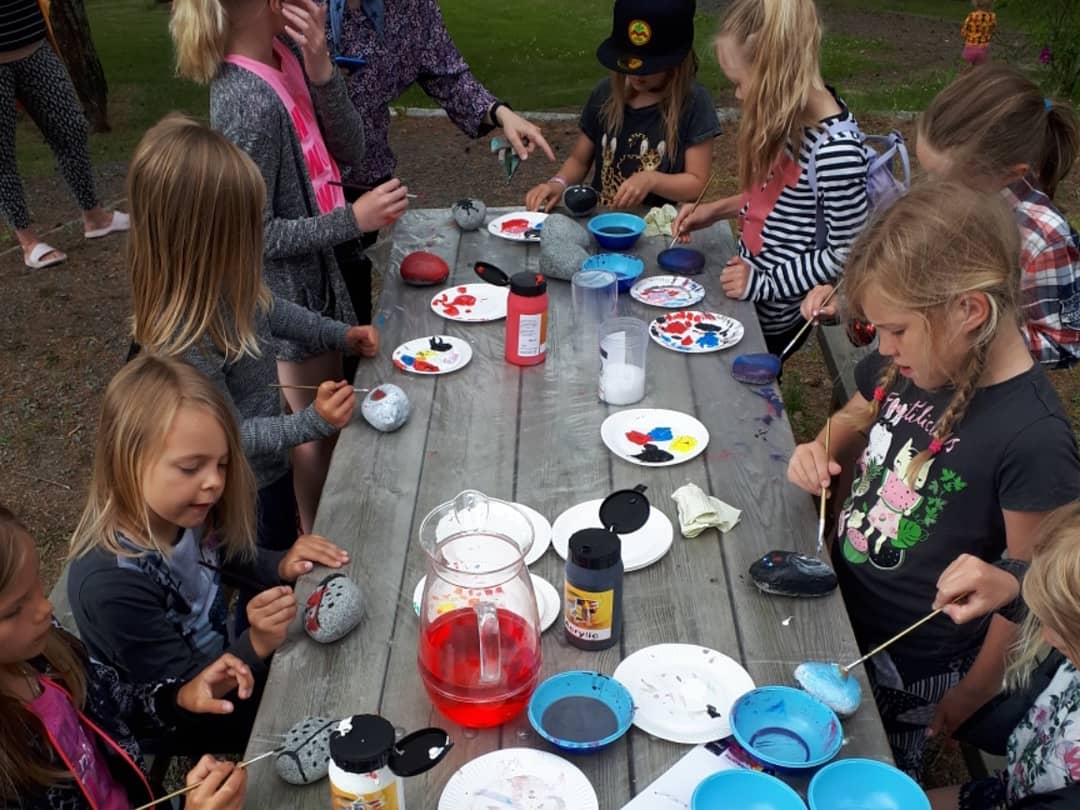 KronobyK's tweet photo. Bildkonstens dag på gång vid Gillestugan.
Maalaustaiteen päivä käynnissä Gillestuganilla.
#kronoby #nedervetil #maalaustapahtuma https://t.co/HgCJ5FZZNM