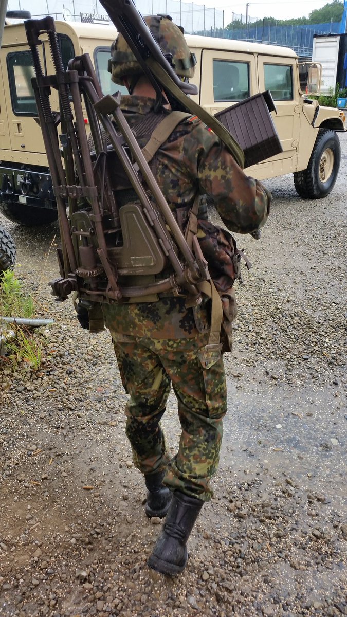crc75u2's tweet photo. MG3が家にあると、ちょっと嫌なことがあっても「まあ家に帰ればMG3あるしな」ってなるし仕事でむかつく人に会っても「そんな口きいていいのか？こっちにはラフェッテもあるんだぞ」ってなれる。戦闘力を求められる現代社会において汎用機関銃を所持することは有効 https://t.co/DFerT2K2gr