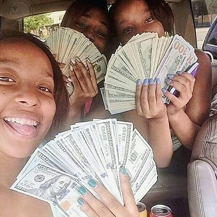 LisaAllem's tweet image. You don't have to lose your money in trading binary options, all you need is a reputable professional who can help you trade and manage your account for success.
Seeing people complaining about binary / forex option, I'm very sad about their current situation.
DM me