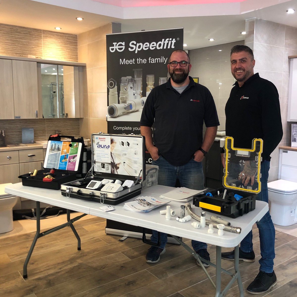amcobarnsley's tweet photo. Fantastic to have @JGSpeedfit in with us this morning for breakfast. If you're in the area, pop in and see us. 👍☕️🍔 https://t.co/p3qdG6Hcxf