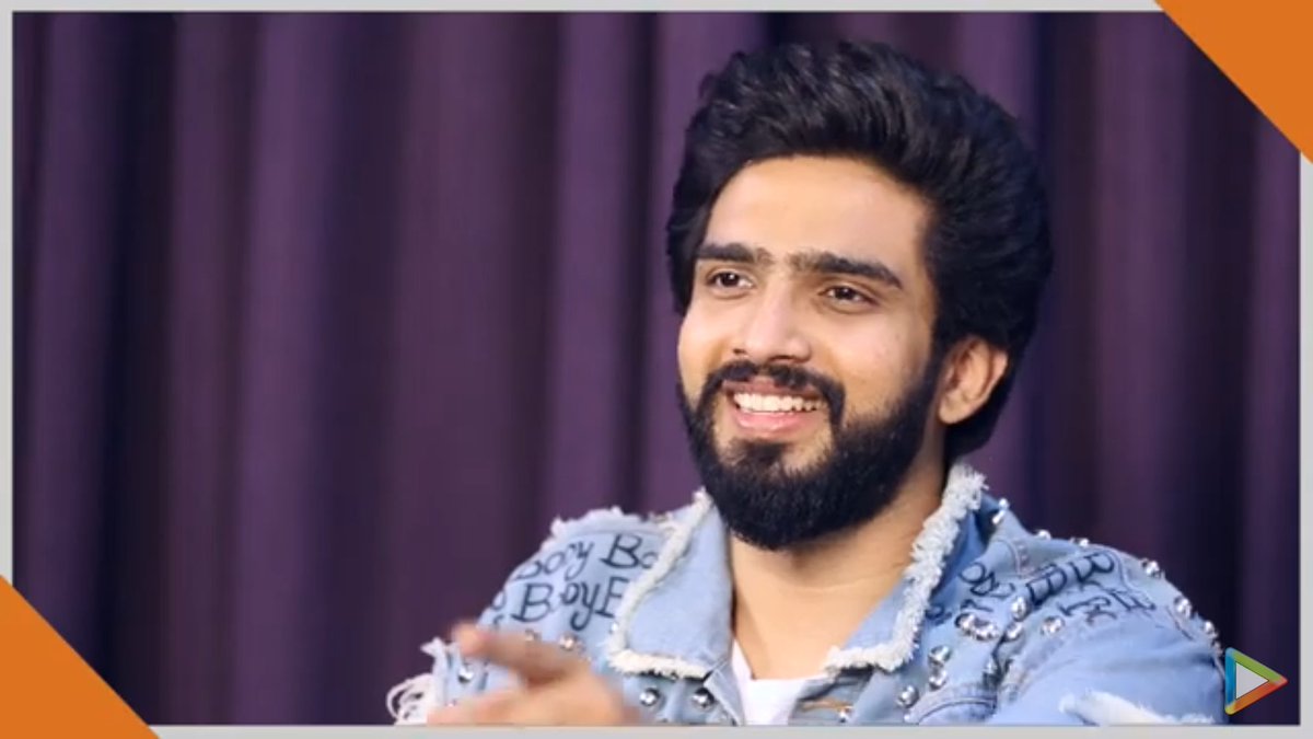 Priyal_krusher's tweet photo. 'Jo cheez honest hoti haina woh audience pakad leti hai' @AmaalMallik haha you just said it all.🙌🏻💕

New interview, New jacket and that wide smile on your face.😍

I love listening to you while you speak and explain everything🙈💕

65 songs in past 5years? Wow😱😍

#TeraShehar https://t.co/H9D7bWFyL3