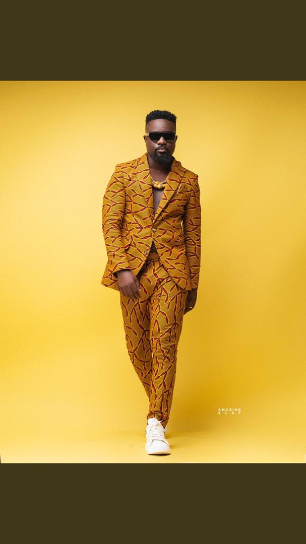 Mayorgh8's tweet photo. Happy birthday to you the #Highest. The king of kings. We the sarknatives are proud of you. May the Almighty God keep blessing u with more music and more hits. Long life and happiness. #kingcelebration. #alpha. @sarkodie . @TracySarkcess . https://t.co/foNUkzME3t