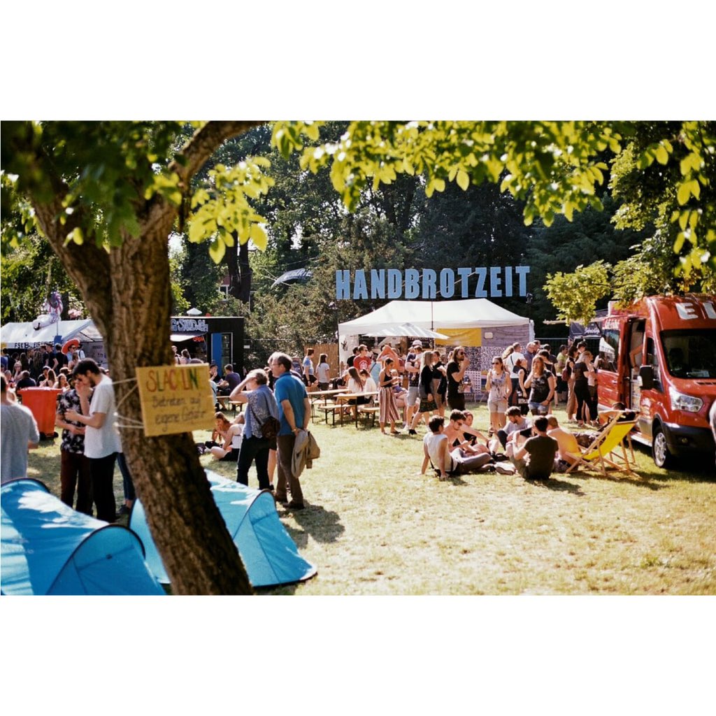 summertimefstvl's tweet photo. In diesem Jahr hatten wir viele Sonnenliegen für euch, damit ihr das Festival entspannt genießen könnt. Darunter auch die Liegestühlen der Stiftung Braunschweiger Land. Vielen Dank für die Förderung!
#summertimefestival #festivalmitstiel #sonnenliegen #braunschweig #wolfenbüttel https://t.co/fBYORQOSZF