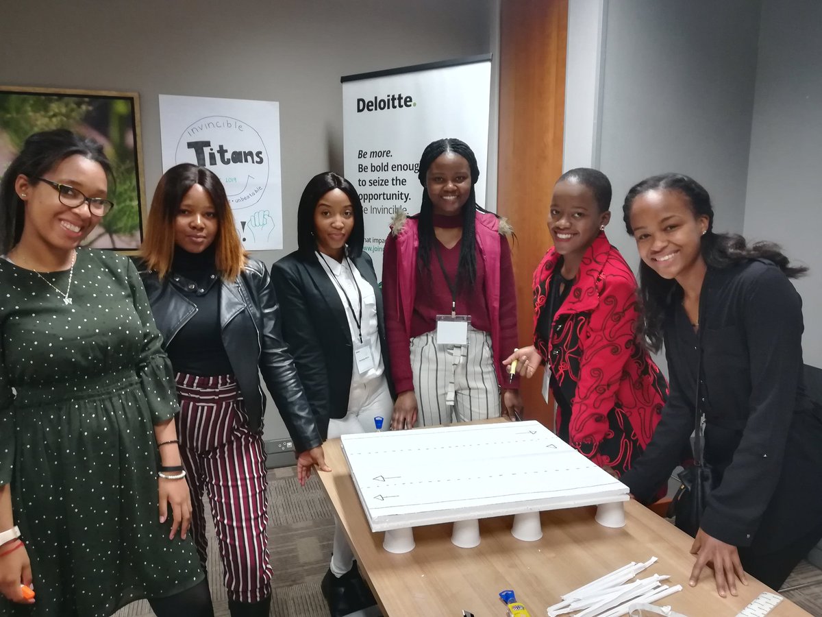 _Zandie_'s tweet photo. Women in construction 🚧
#DeloitteVac #JoinDeloitte @myDeloitte
Fun challenge - building a bridge🌉 https://t.co/P1k32zwZwb