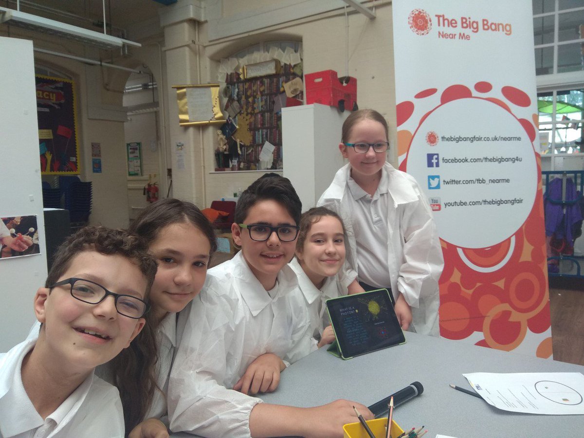 HPA_Philip_Lane's tweet image. Our &apos;All Is One&apos; workshop is going down a storm this morning. Our scientists have been brilliant and the children are enjoying their demonstrations!
#HPAPLScience