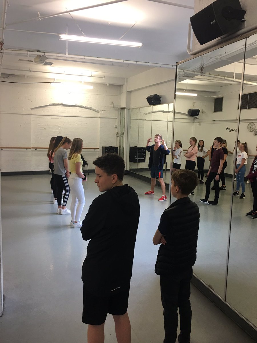 CardyBRAVO's tweet photo. #PineappleStudios workshop with @GlennFacey Yay!! #Matilda @CardinalAllen https://t.co/bZIXEjohRD